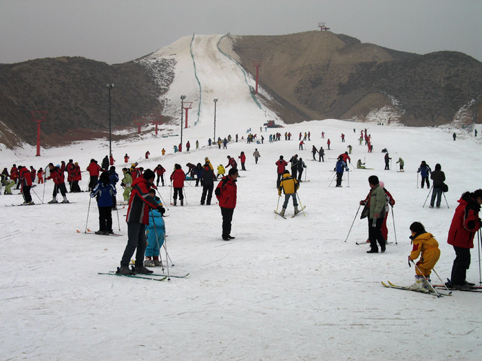 兰州西北高原滑雪场（原大青山滑雪场）